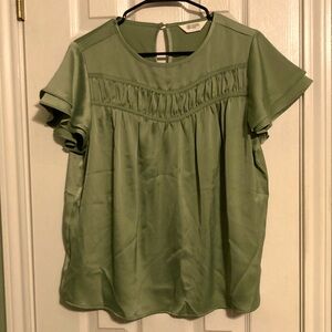 Candace Cameron Bure shiny olive green blouse with ruffled sleeve size M